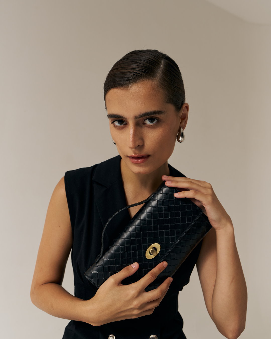 The Criss Cross Clutch - Black